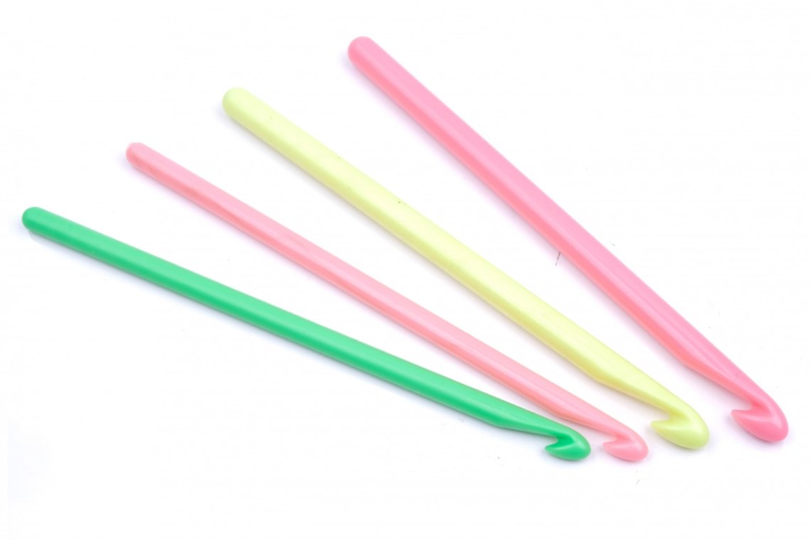 Pletací háček GUL plastový 15cm