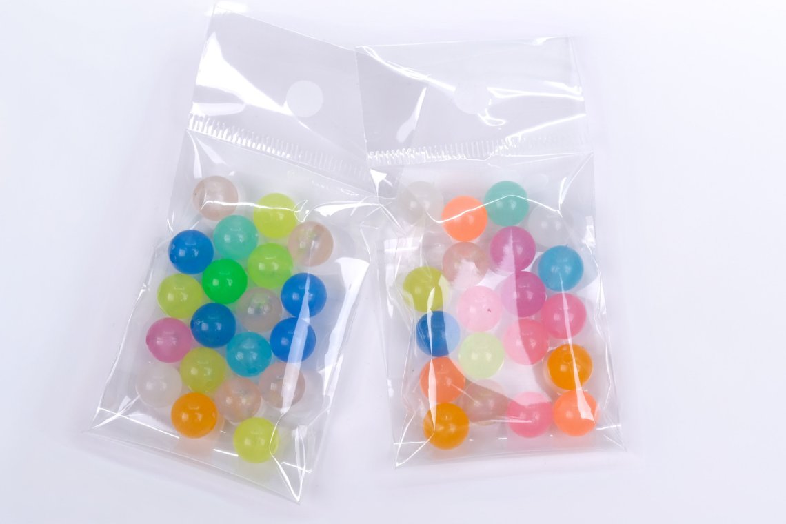 Korálky ozdobné 780 svítící ve tmě  vel.10mm balení 10g