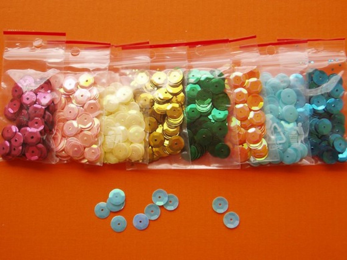 Flitry sypané 704 vel.8mm, balení 3g.lomené