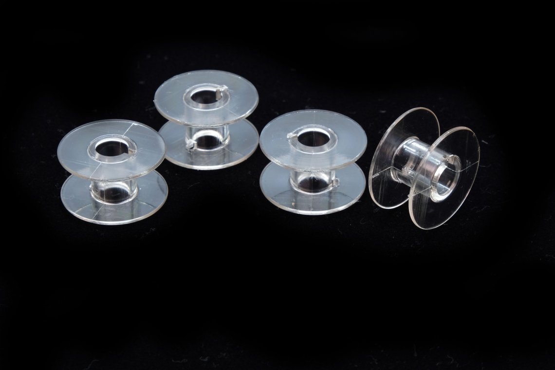 Cívka k šicímu stroji plastová LUCZNIK