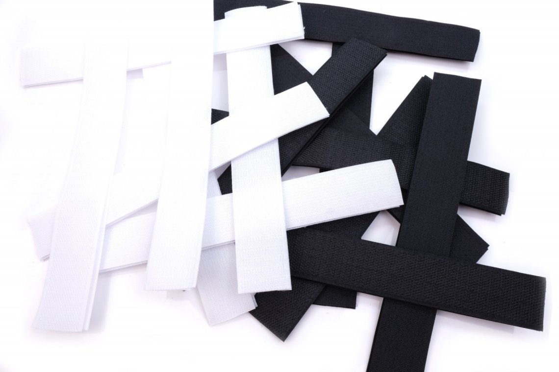 Suchý zip šíře 3cm stříhaný 20cm