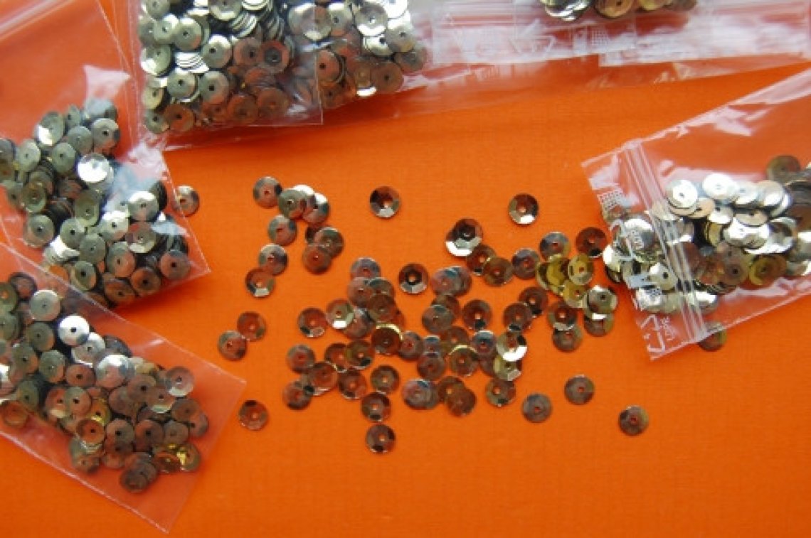 Flitry sypané 725 vel.6mm, balení 3g lomené