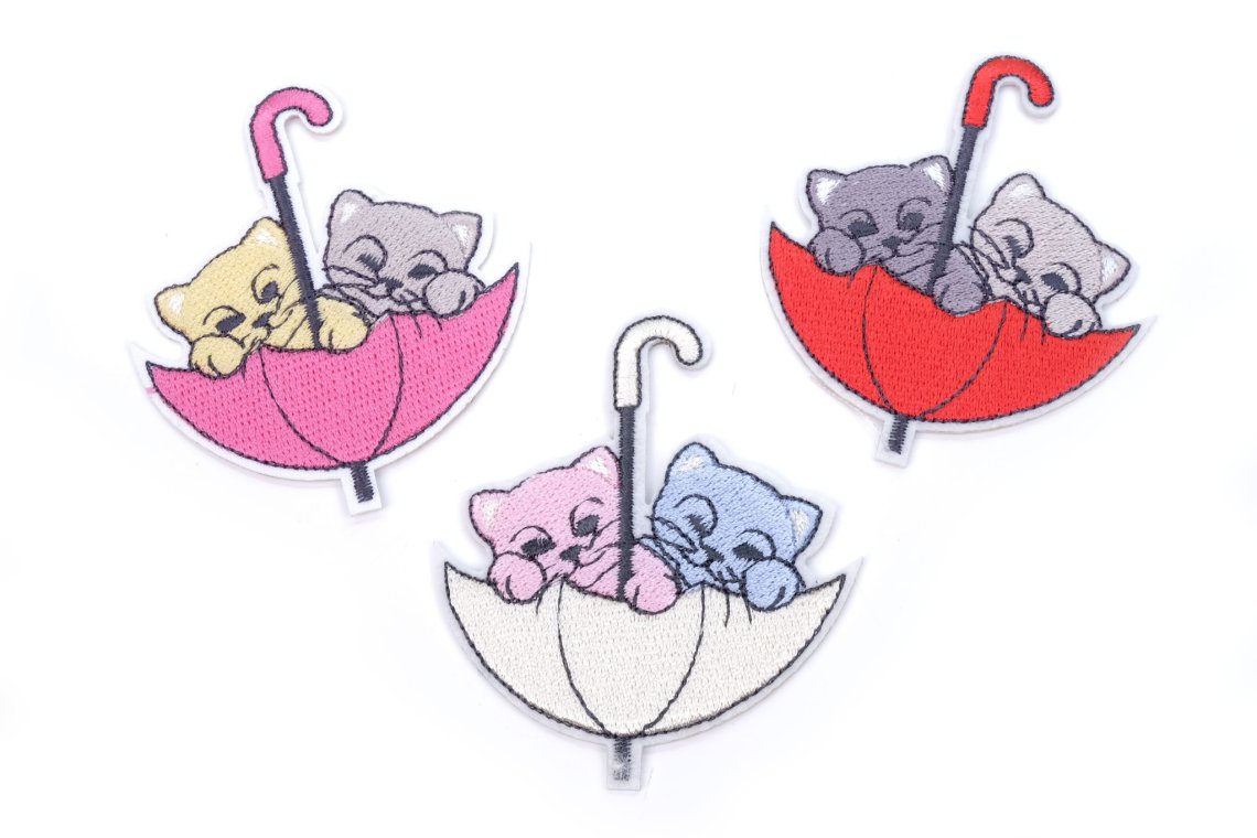 Aplikace nažehlovací 4025 kočky v deštníku vel.6,5x7,5cm