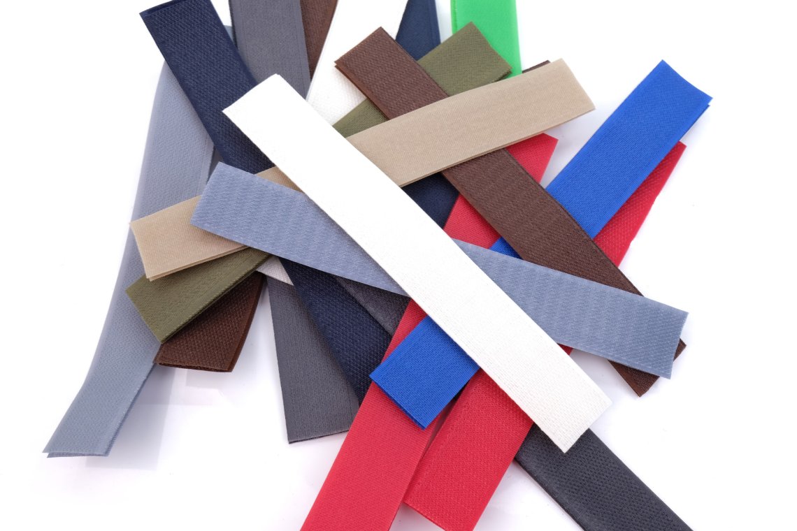 Suchý zip šíře 3cm stříhaný 20cm mix barev