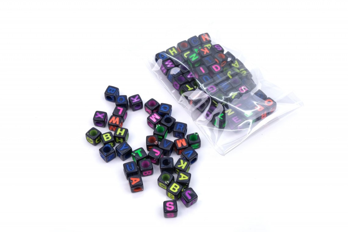 Korálky ozdobné 785 černé pismenka vel 5x5mm balení 10g