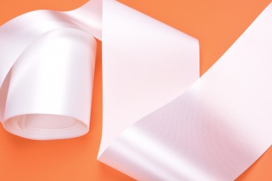 Stuha atlasová šíře 100mm bílá