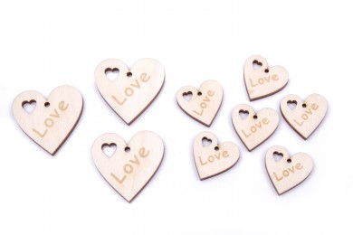 Dřevěná dekorace srdce LOVE 2x2cm